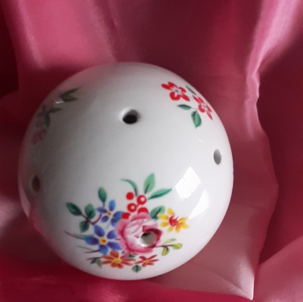 Vintage  Ceramic Refrigerator Deodorizer Ceramic
